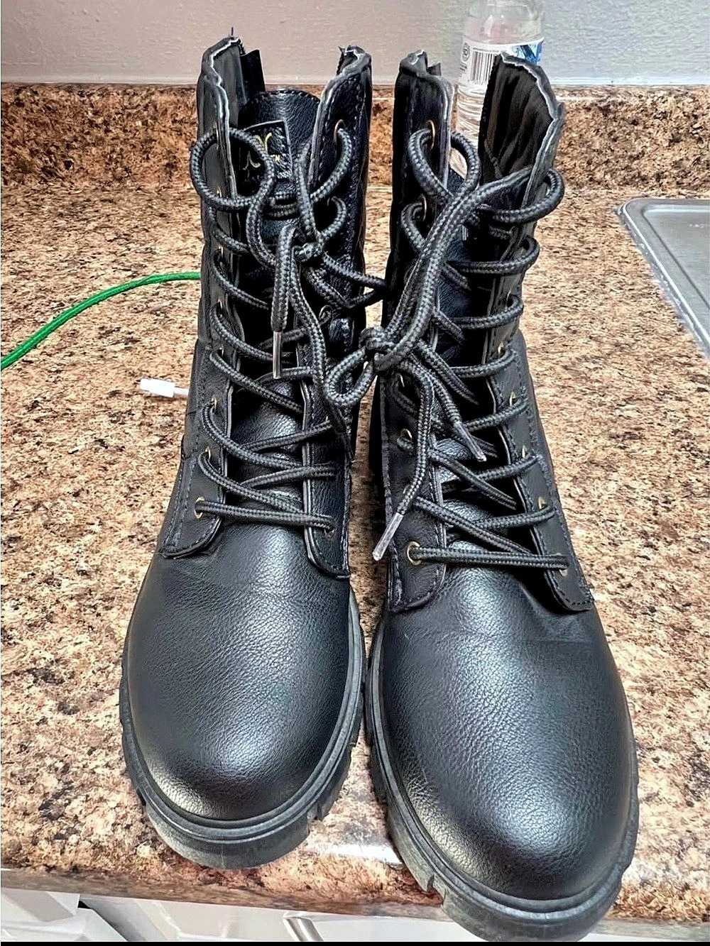 Sugar Lukas Black Quilted Chunky Platform Combat Boots - Size 9
Hi! Selling the